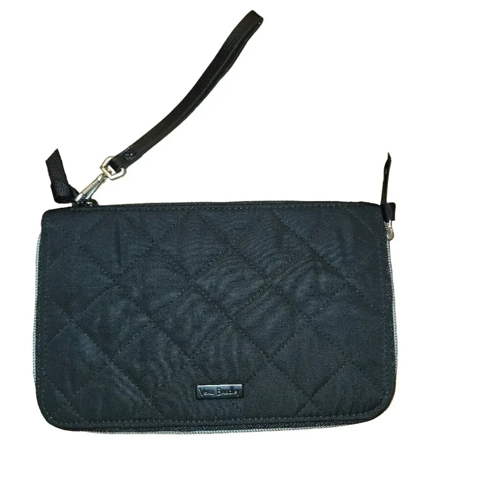Vera Bradley on the go‎ wristlet in black. Nice condition